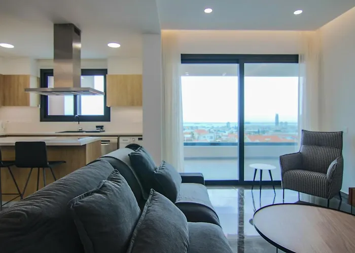 Phaedrus Living: Sea View Anna 301 *