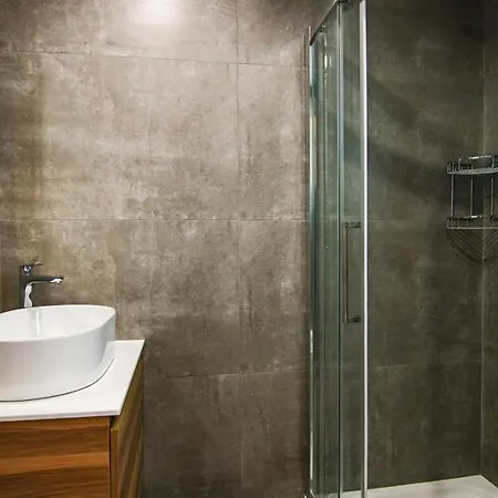 Phaedrus Living: Sea View Anna 301