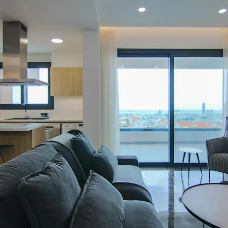 Phaedrus Living: Sea View Anna 301 *